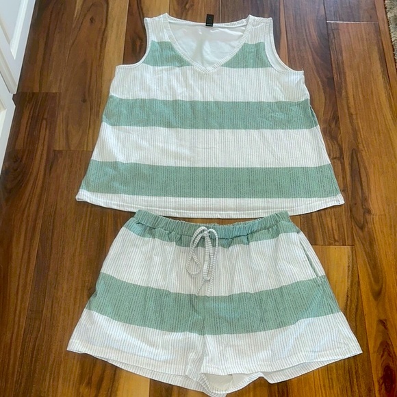 Striped Green and White Tank Top and Shorts Set with Pockets - Picture 1 of 1